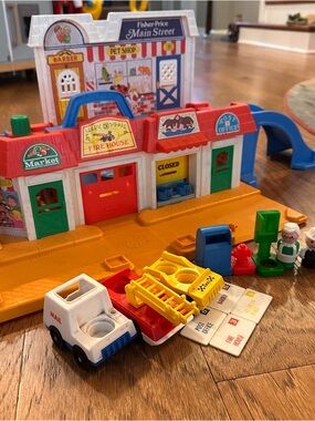 VTG Fisher-Price Little People Main Street Playset #2500 (1986) Highly Complete